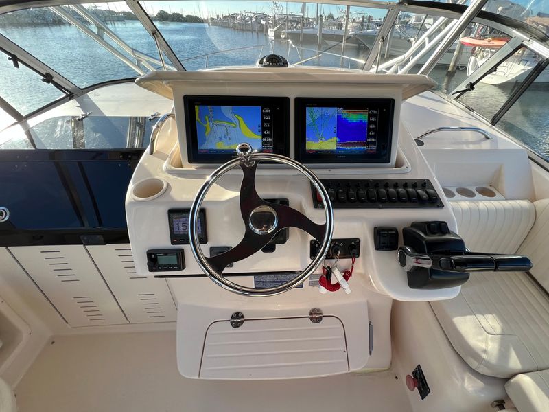 2007 Grady-White 330 Express