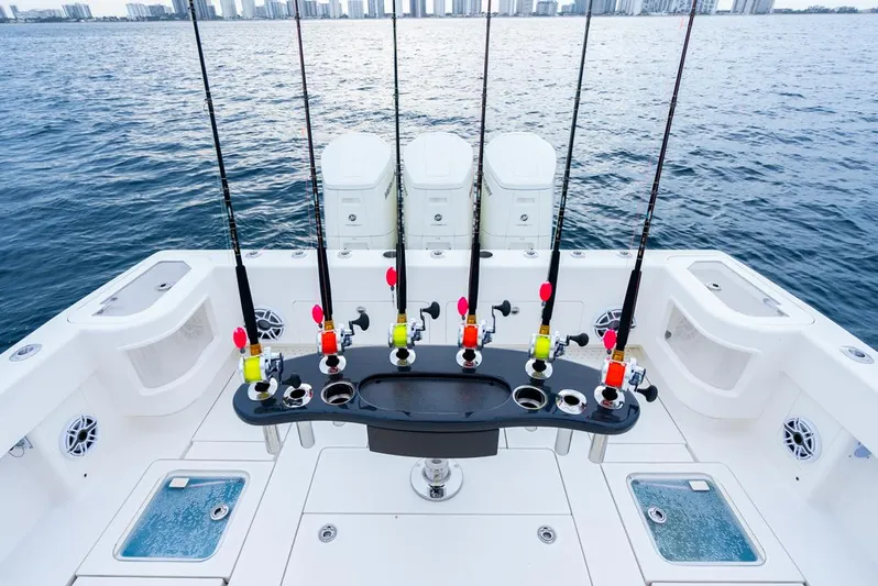  Yacht Photos Pics 2024 SeaVee 450z fishing boat with multiple rods, ocean backdrop.