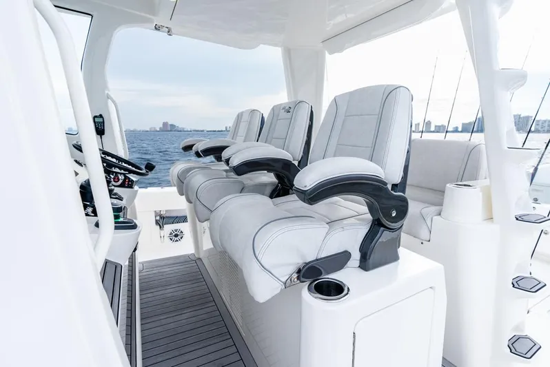  Yacht Photos Pics 2024 SeaVee 450z boat interior with luxurious seating and ocean view.