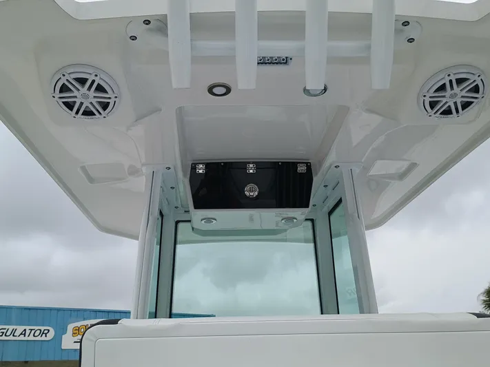  Yacht Photos Pics 2025 Blackfin 252 CC boat console with speakers and overhead panel.