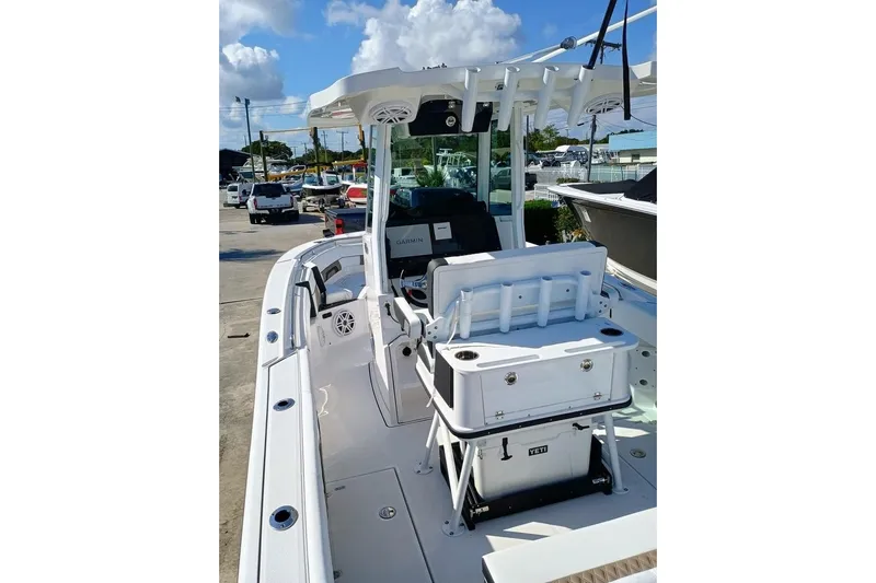  Yacht Photos Pics 2025 Blackfin 252 CC boat interior with fishing rod holders and Yeti cooler.