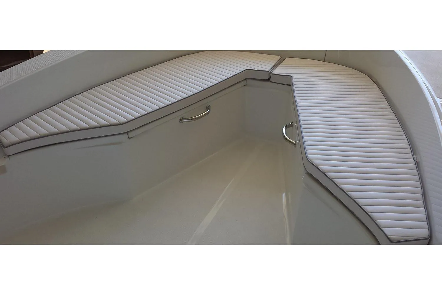 2026 Maritime 233 Defiant Photo