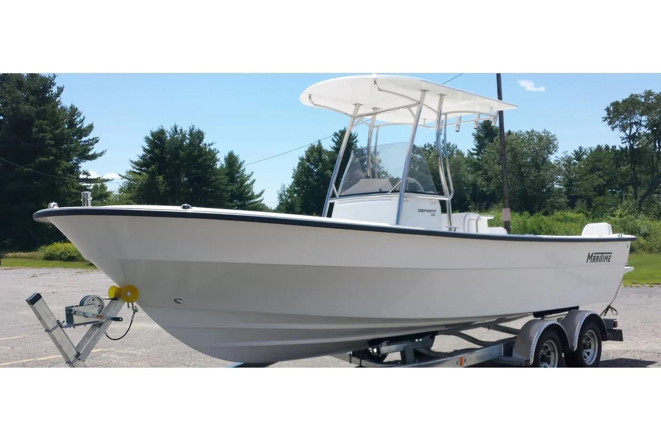 2026 Maritime 233 Defiant Photo