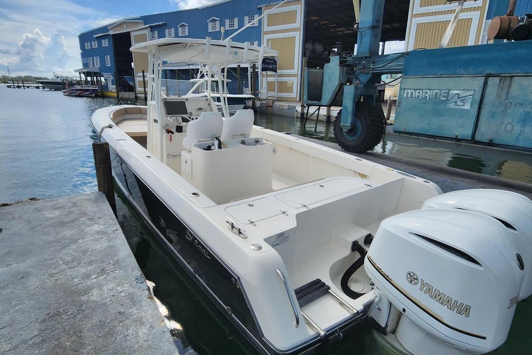 2017 Stamas 308 Predator boat docked with Yamaha engines, marina background.