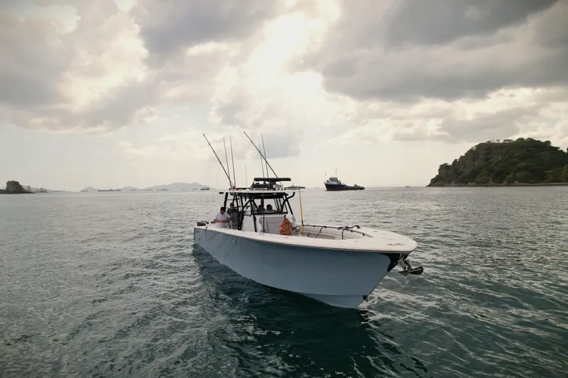  Yacht Photos Pics 2018 SeaHunter 45 Tournament boat on open water under cloudy sky.