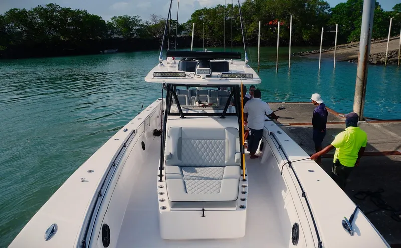  Yacht Photos Pics 2018 SeaHunter 45 Tournament boat docked with crew, featuring spacious deck and seating.