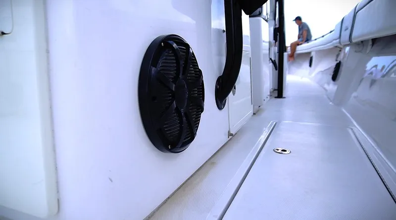  Yacht Photos Pics 2018 SeaHunter 45 Tournament boat deck with speaker detail.
