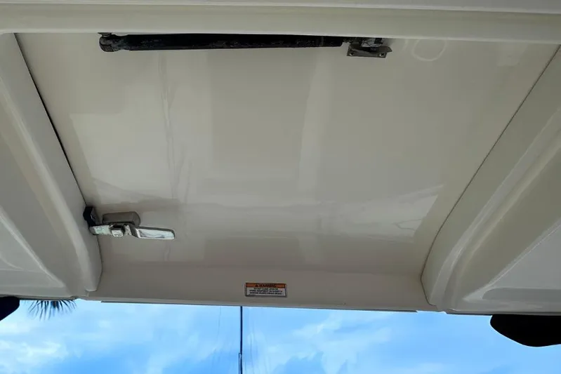  Yacht Photos Pics 2016 Sea Ray 350 Sundancer boat hatch with latch, viewed from below.