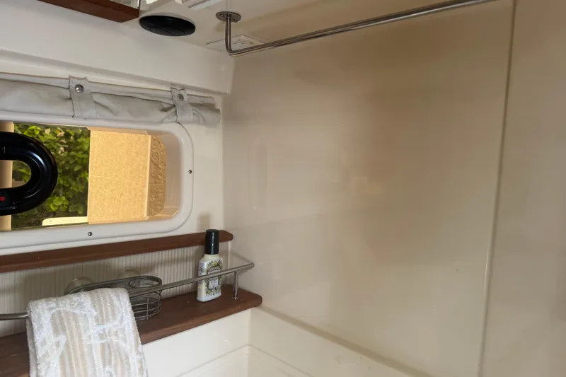  Yacht Photos Pics Interior of 2016 Sea Ray 350 Sundancer with window, towel, and toiletries.