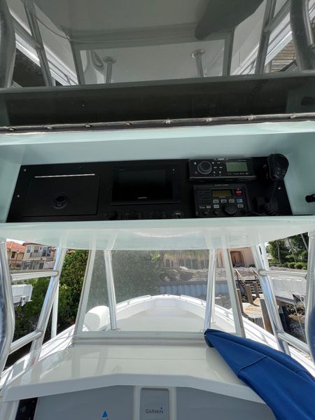 2004 Venture 34 Center Console