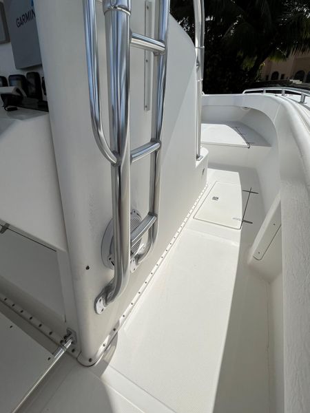 2004 Venture 34 Center Console