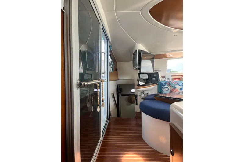 Sea Glass Yacht Photos Pics Interior of 2000 Fountaine Pajot Belize 43 catamaran with modern design and nautical decor.