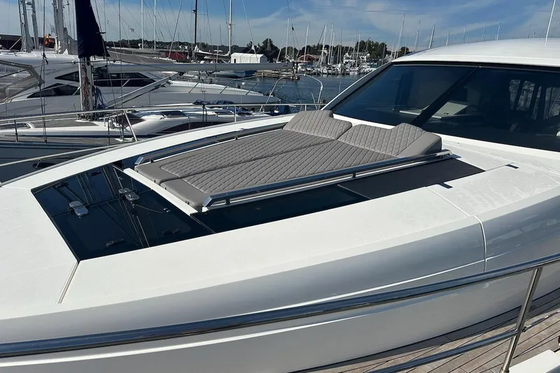 Three Bears Yacht Photos Pics 2012 Fairline Targa 58 yacht with sleek design and sunbathing area.