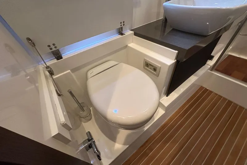 Three Bears Yacht Photos Pics Luxury yacht bathroom with modern toilet, Fairline Targa 58, 2012 model.