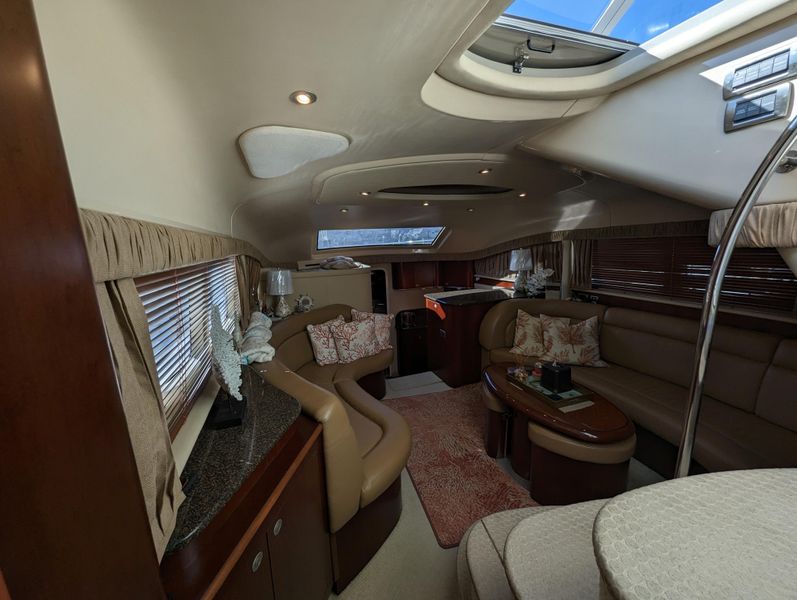 2005 Sea Ray 390 Motor Yacht