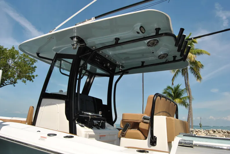  Yacht Photos Pics 2020 Sea Hunt Gamefish 30 boat with T-top, seating, and palm trees in the background.