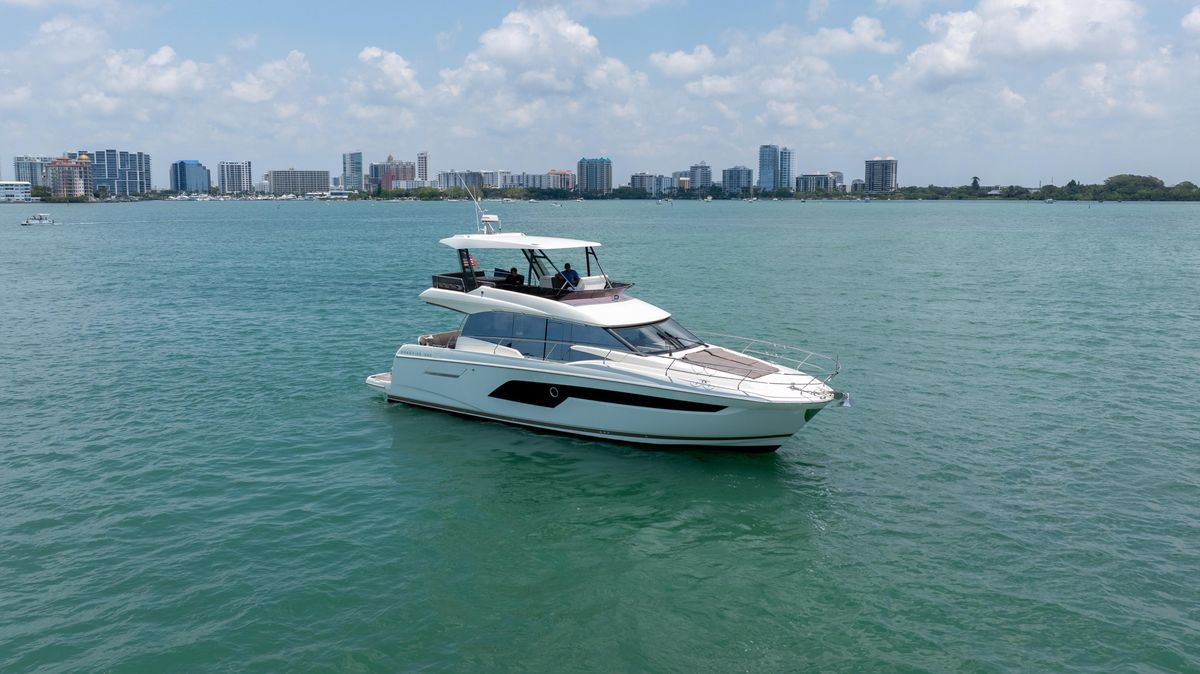 2019 Prestige 52 