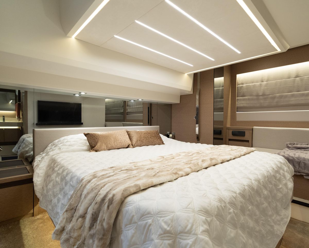 2019 Prestige 52 