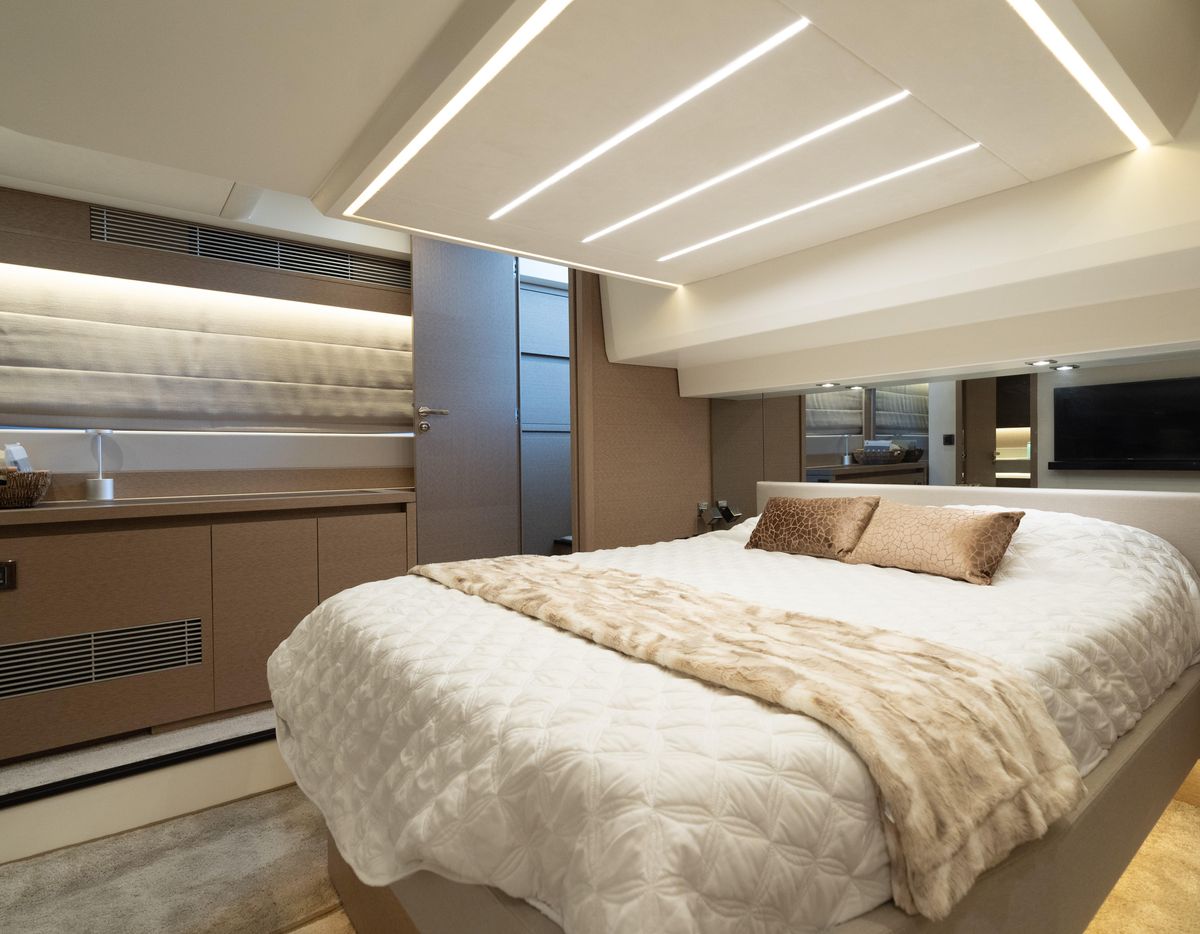 2019 Prestige 52 