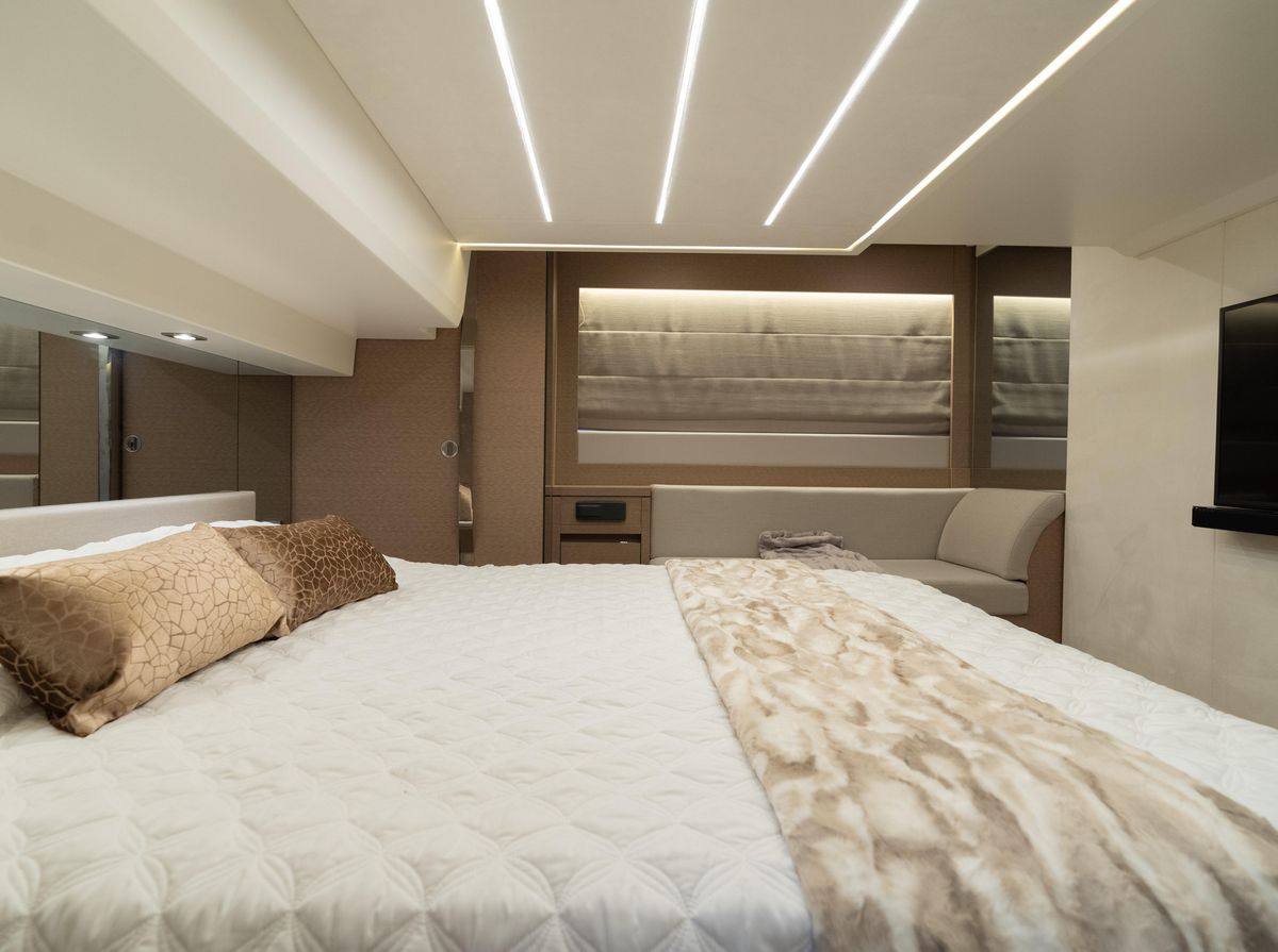 2019 Prestige 52 