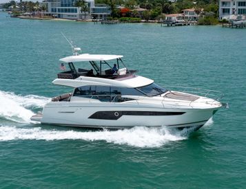 2019 52' Prestige-520 Flybridge Sarasota, FL, US