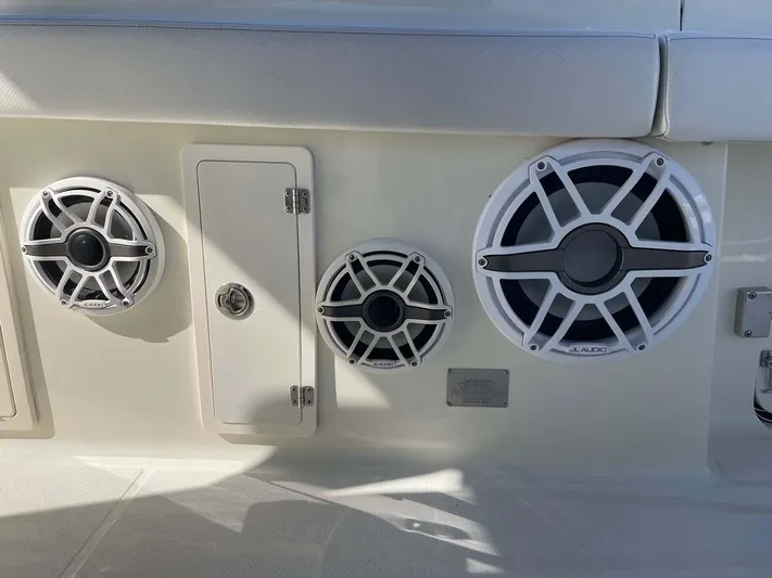 Hammertime Yacht Photos Pics 