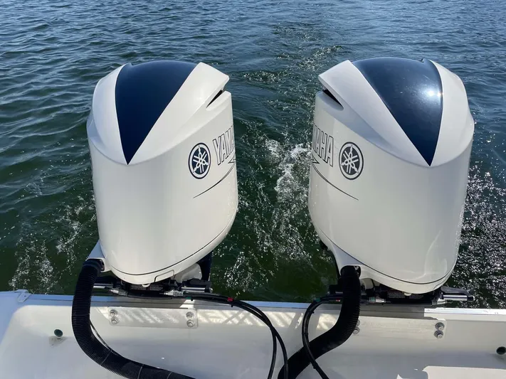 Hammertime Yacht Photos Pics 