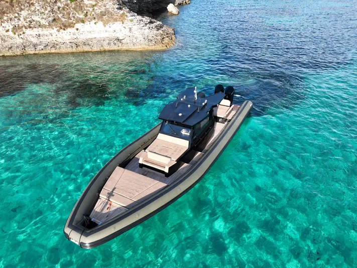 Nomad Yacht Photos Pics Luxury Sea Water PHANTOM 500 boat on clear turquoise water, 2023 model.
