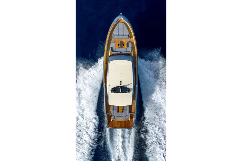  Yacht Photos Pics Aerial view of 2026 Invictus ST 550 yacht cruising on open water.