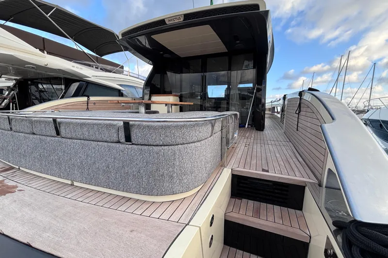  Yacht Photos Pics Luxury Invictus ST 550 yacht, 2026 model, featuring sleek design and spacious deck.