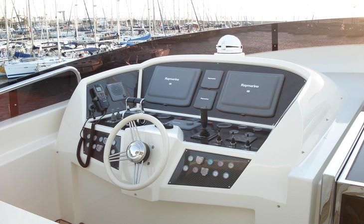 2009-109-7-custom-34m-motoryacht