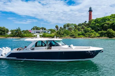 Tiara Yachts 48 LS