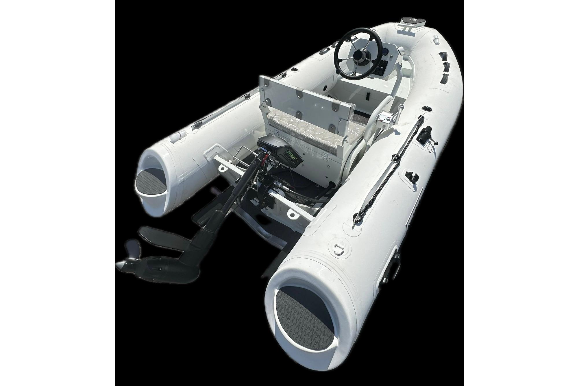 East Marine NEW 320 WITH LINERGY ELECTRIC MOTOR