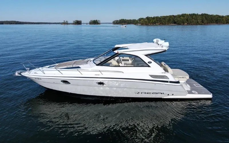  Yacht Photos Pics 2019 Regal 35 Sport Coupe - Image 6