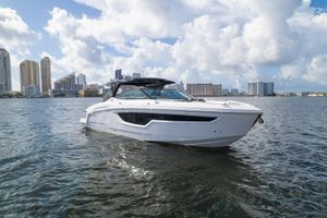 2021 38' Cruisers Yachts-38 GLS Miami, FL, US