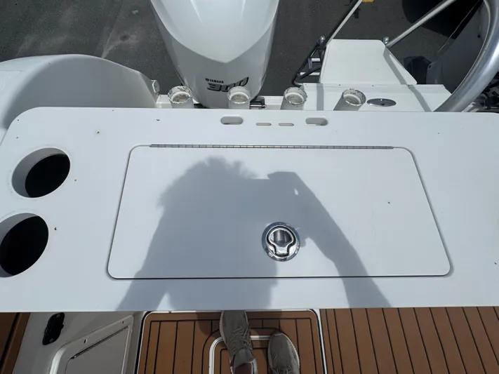  Yacht Photos Pics 2019 World Cat 3200 boat deck with Yamaha engine and fishing rod holders.
