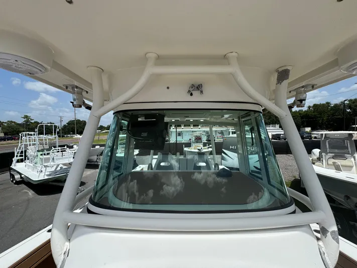  Yacht Photos Pics 2019 World Cat 3200 boat with a spacious cockpit and modern design.