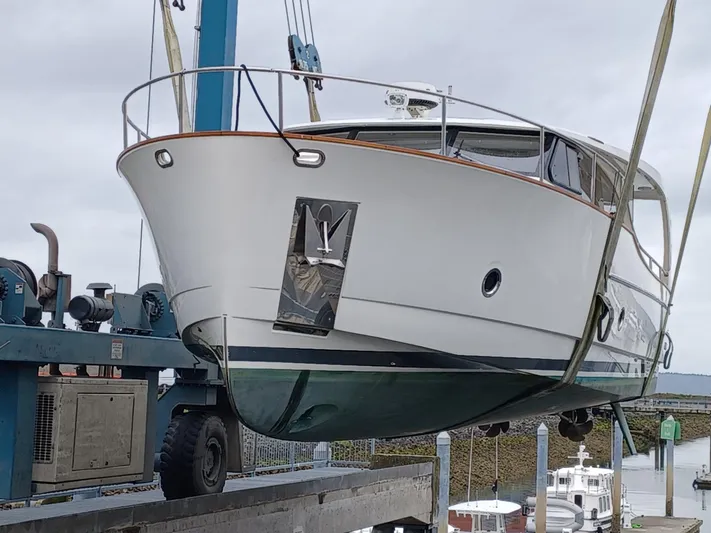  Yacht Photos Pics 2020 Greenline 40 yacht being lifted by a crane at a marina.