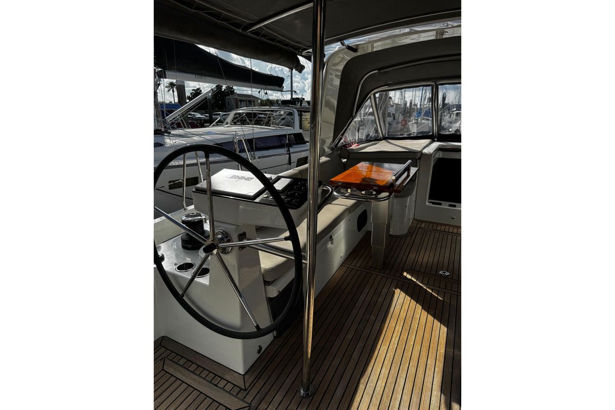 2021 Beneteau 54 
