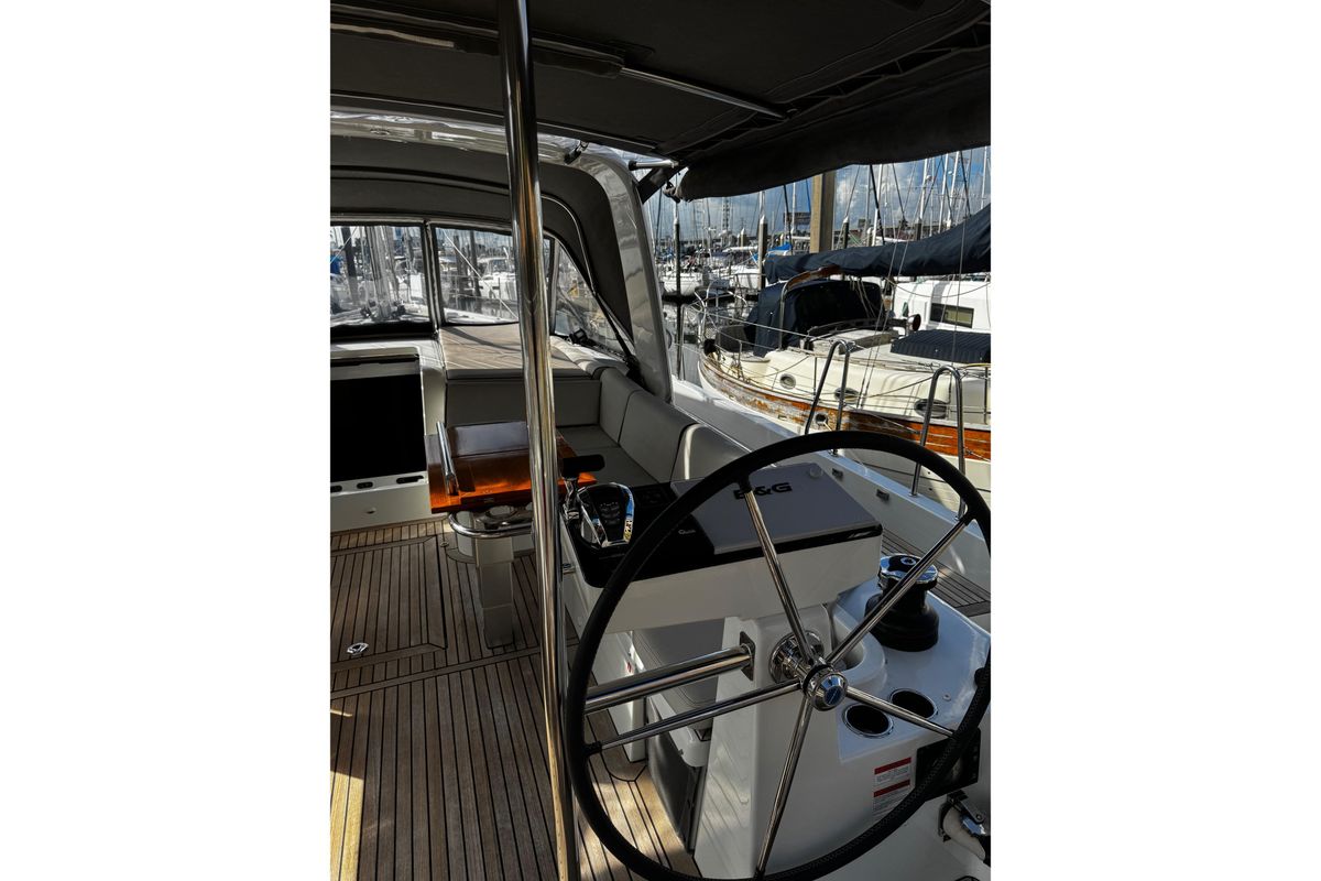 2021 Beneteau 54 