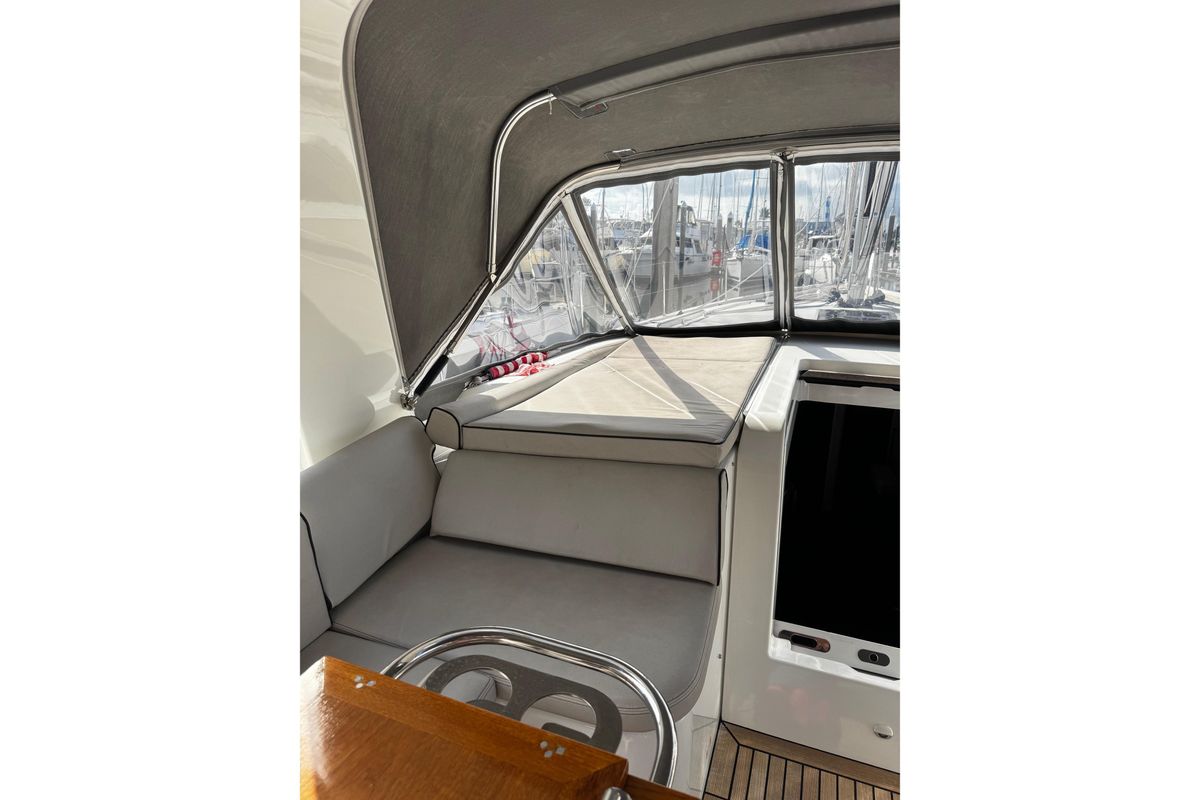 2021 Beneteau 54 