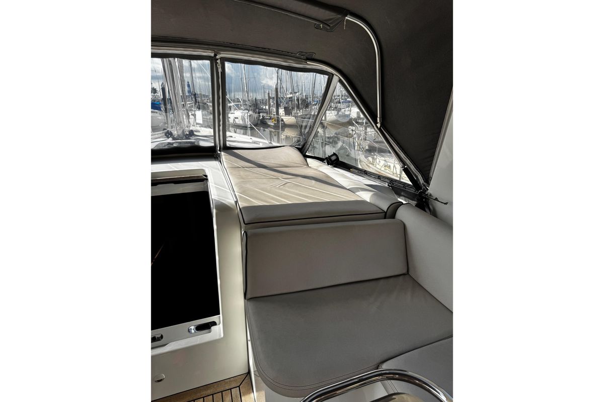 2021 Beneteau 54 