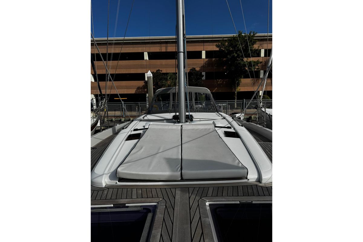 2021 Beneteau 54 