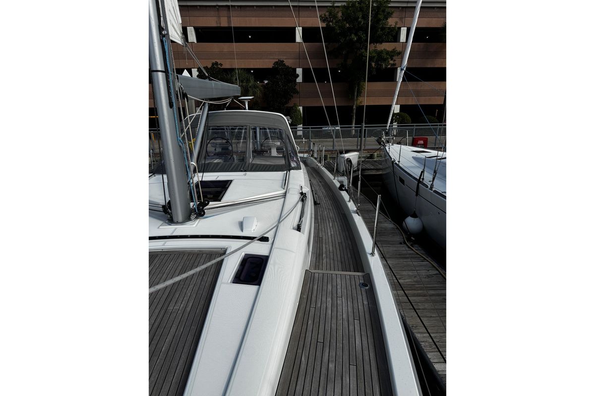 2021 Beneteau 54 