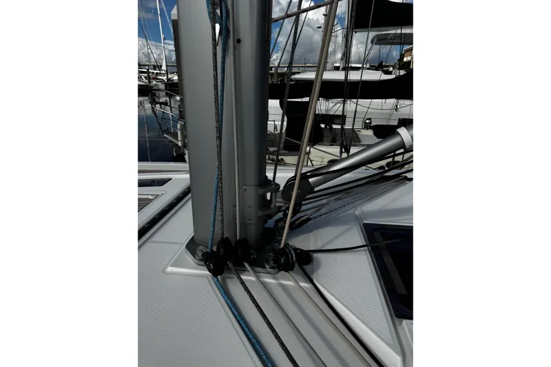 Sea Dawgs Yacht Photos Pics 2021 Beneteau Oceanis Yacht 54 mast and rigging details at marina.