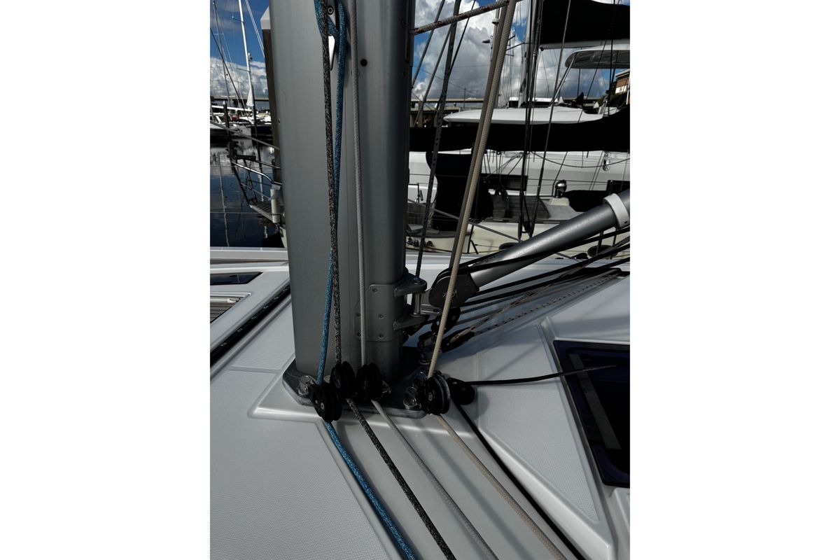 2021 Beneteau 54 