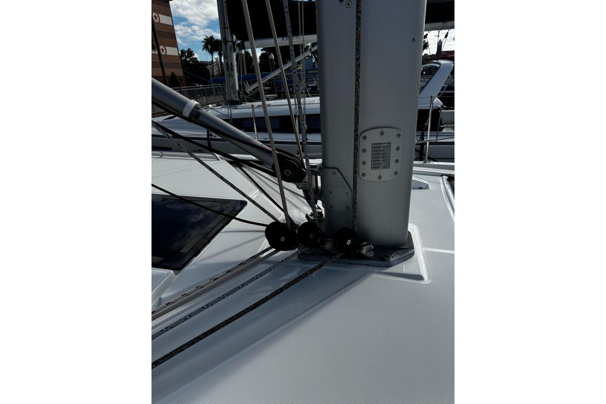 2021 Beneteau 54 
