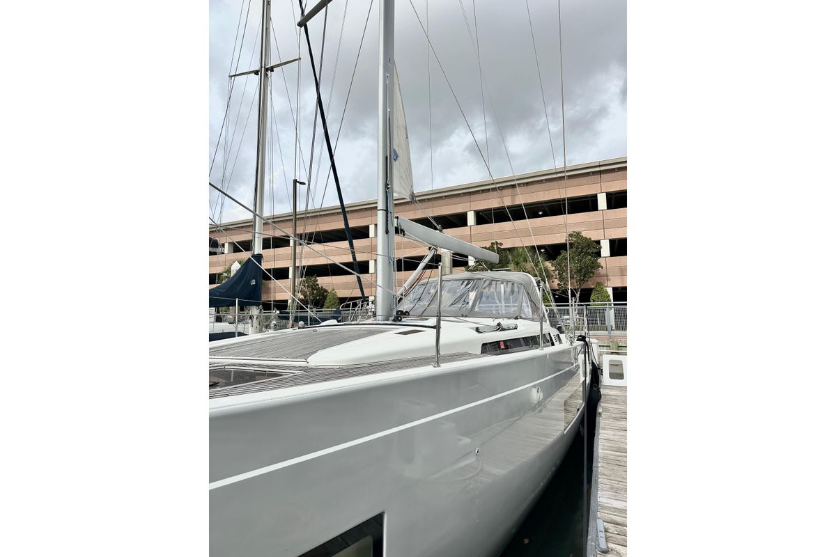 2021 Beneteau 54 