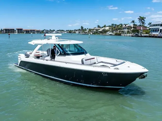 Lunasea Yacht Photos Pics 2018 Tiara Sport Ls - Image 12