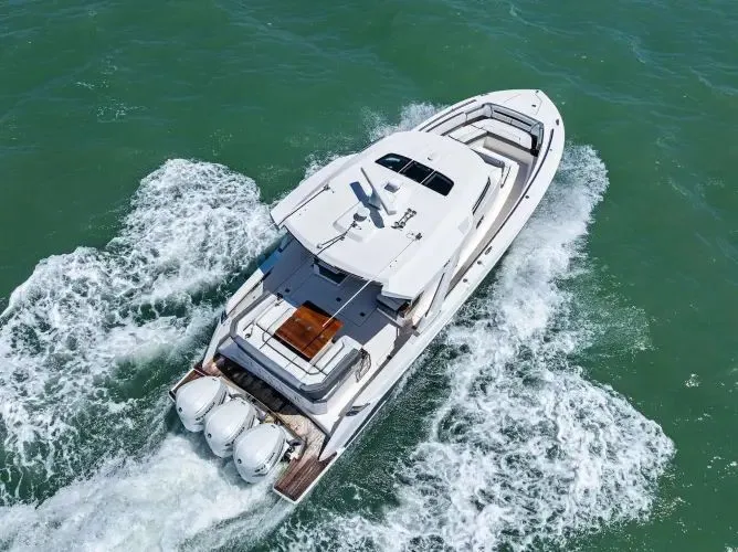 Lunasea Yacht Photos Pics 2018 Tiara Sport Ls - Image 11